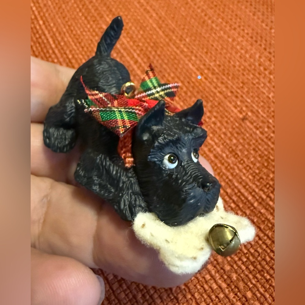 Heirloom “Look What Santa Brought” Christmas Ornament